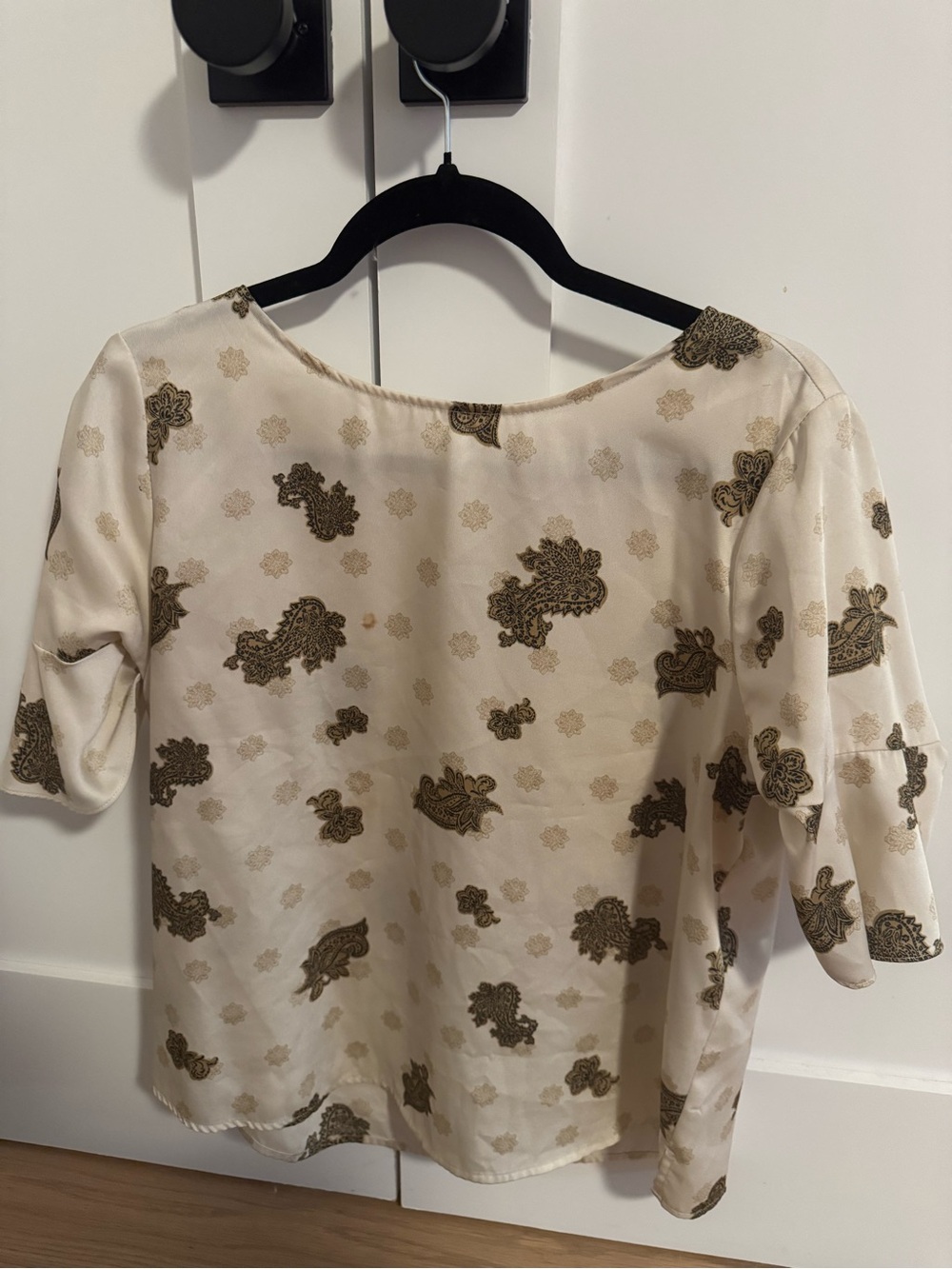 Vince Camuto Cream Blouse with Gold-Brown Paisley Print